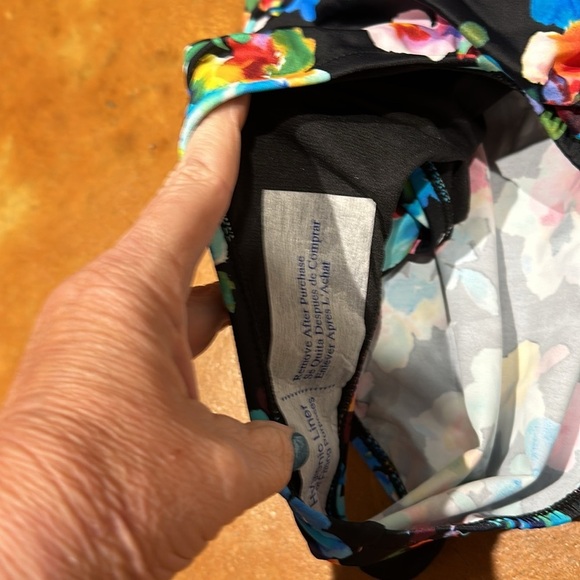 Nwt one piece swimsuit size large. Has a small cut out in back. - Picture 3 of 7